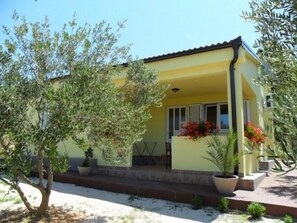 RELAX HOUSE