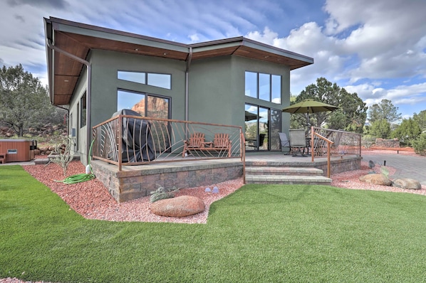 Sedona Vacation Rental | 2BR | 2BA | Step-Free Access | 925 Sq Ft