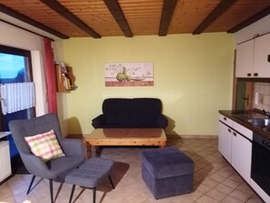 Das Ferienhaus Herzog in Eichenberg. Freuen Sie sich auf eine geräumige Wohnung mit Balkon, Garten und kostenfreies WLAN.