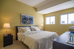 Fabulous East Master Bedroom, 1 King Bed, Private Bathroom, A/C