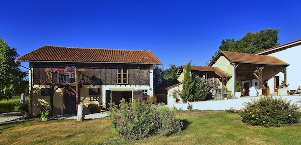 External view of the building. on the left is your guest house, on the right the dinner is served on request