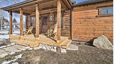 Historic Cabin w/Hot Tub- near red  lodge, visit Beartooth Pass & Yellowstone