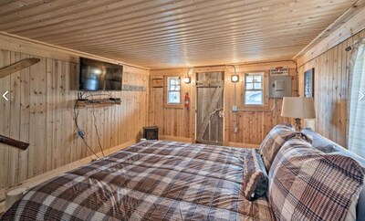 Historic Cabin w/Hot Tub- near red  lodge, visit Beartooth Pass & Yellowstone