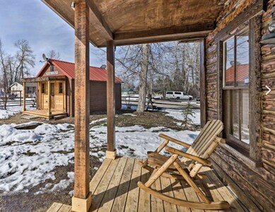Historic Cabin w/Hot Tub- near red  lodge, visit Beartooth Pass & Yellowstone