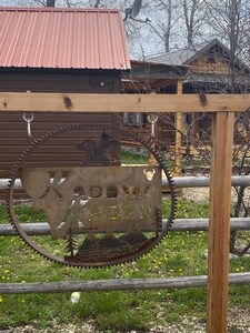 Historic Cabin w/Hot Tub- near red  lodge, visit Beartooth Pass & Yellowstone