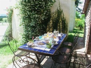 Outdoor dining