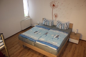 Schlafzimmer 2