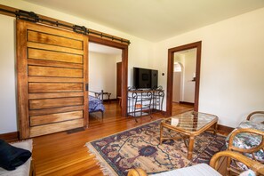 Living Room, TV