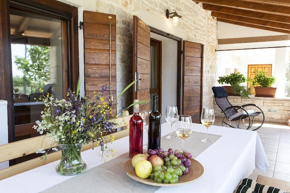Outdoor dining