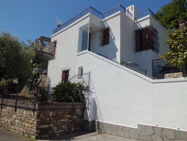 External view of the building. parking next to the entrance of the villa