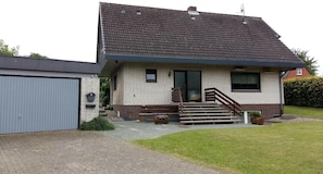 Außenansicht des Gebäudes. Straßenansicht
