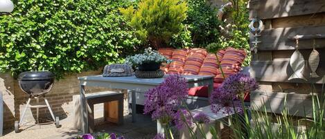 Garten mit Loungebank