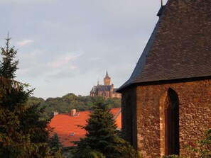 Ausblick aus dem Fenster. Blick zum Wernigeröder Schloß