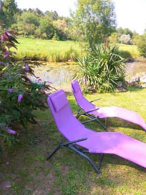 Relax in the garden by the river