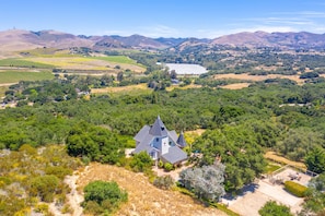 View of house and it's 4 acres.