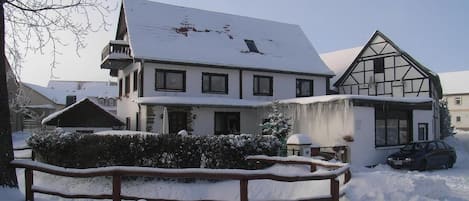 Haus im Winterkleid