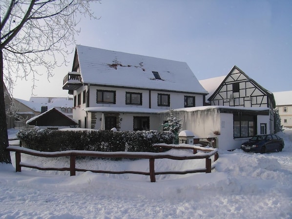Haus im Winterkleid