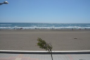 Aussicht vom Balkon über der Erdgeschoss-Wohnung, Strandleben pur und nicht überfüllt!