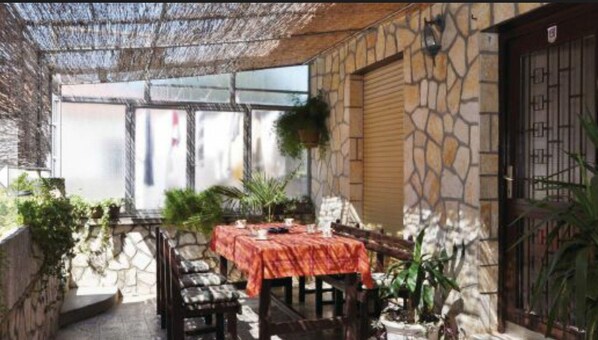 Outdoor dining