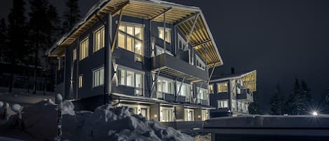 Façade de lâhĂ©bergement - soirĂ©e/nuit