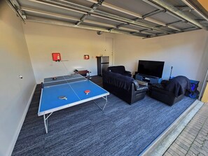 Villa 2 South Shores Resort Normanville - games room in the garage