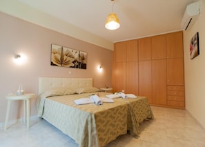 Twin Bedroom upstairs