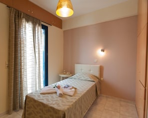 Bedroom with single bed upstairs