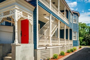 The Wilborn House | 5 Blocks from King Street!