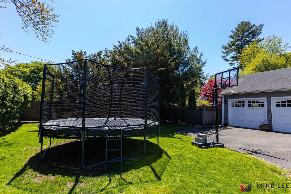 Summer Rental:  4 Car Garage 1/4 mile to town of Fairfeild Center