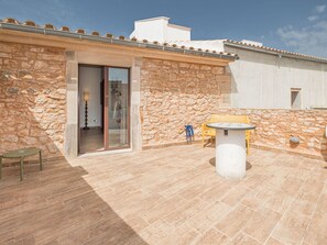 Gebäude, Himmel, Holz, Schatten, Interior Design, Pflanze, Strassenbelag, Fussboden, Flooring, Landschaft