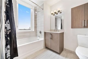 Jersey City 1 Bedroom Bathroom