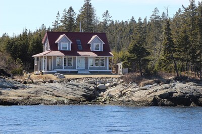 Ocean Front, Private 4 bedroom house. Isolation friendly.