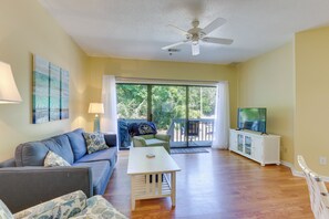 Living Room | Sleeper Sofa | Central A/C & Heating | Free WiFi