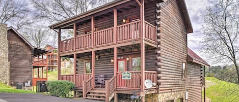 Sevierville Vacation Rental | 4BR | 4BA | 2,600 Sq Ft | Stairs Required