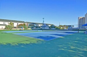 Tennis Courts   Shoreline Towers