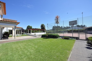 Garden and tennis court at villa 320