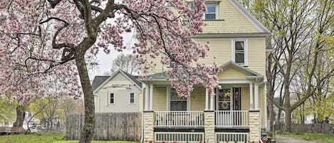 Rochester Vacation Rental | 2BR | 1BA | 1 Flight of Stairs Required | 967 Sq Ft