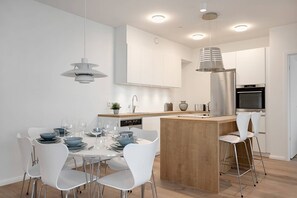 Kitchen & dining