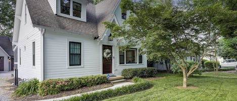 Newly renovated Craftsman's Cottage with historic charm.