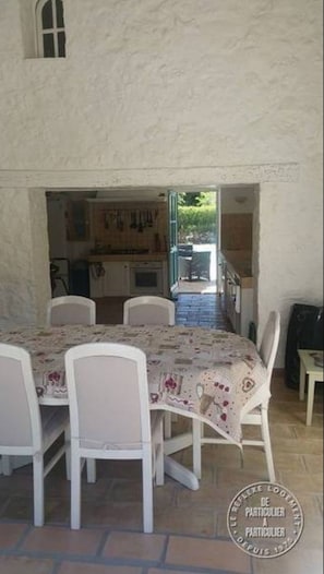 Outdoor dining
