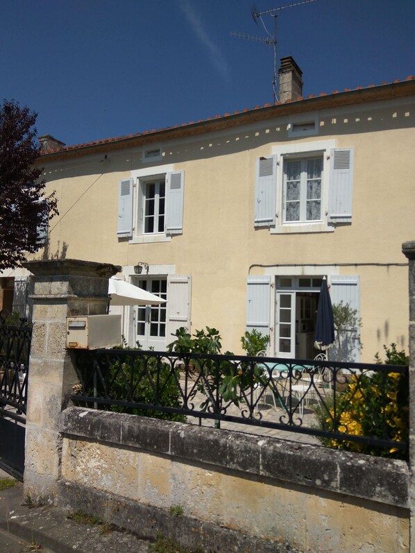 Le Cerisier holiday cottage