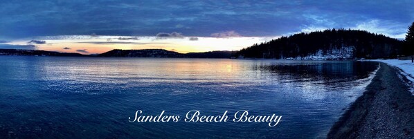 Beautiful Coeur d'Alene neighborhood walking distance to downtown...