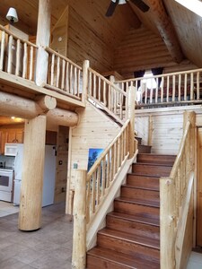 Cozy, quiet, secluded log cabin. Rent 6 nights and 7th night is free            