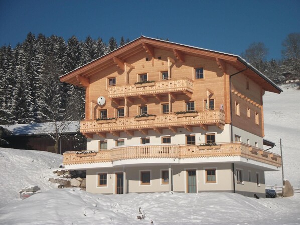 Außenansicht auf das Bauernhaus