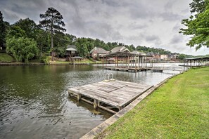 Relax on your vacation rental's very own dock on Lake Hamilton!