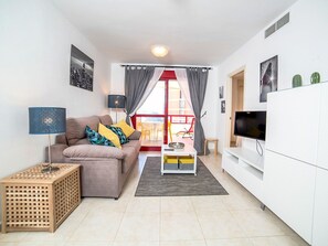Zimmer, Eigentum, Möbel, Interior Design, Wohnzimmer, Gelb, Haus, Gebäude, Fussboden, Grundeigentum