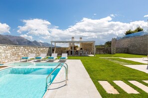 Relax all day long enjoying the Cretan sun.