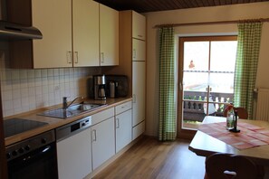 Ferienwohnung Hochlerch 90 qm, 2 - 5 Personen, 2 Schlafzimmer-Küche