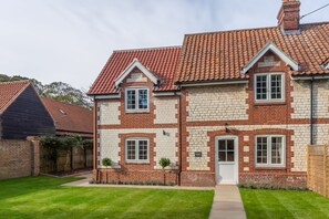 1 Hall Lane Cottages, Thornham: Front elevation