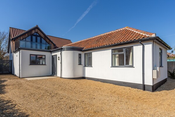 The Chapter House, Little Walsingham: A striking ultra-modern detached property